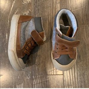 Toddler Brown high top slip ons.